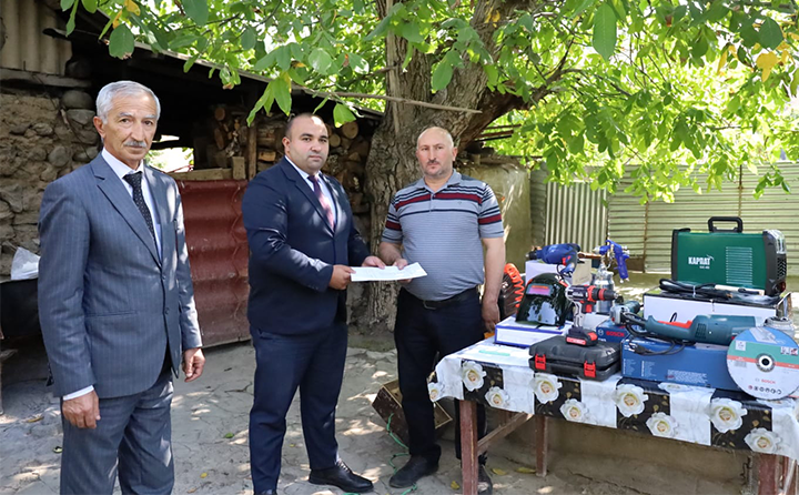 "Naxçıvanbank" özünüməşğulluq layihəsi çərçivəsində növbəti 4 vətəndaşa dəstək olub<font color=red> - FOTOLAR</font>