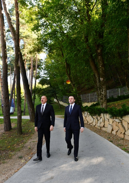Prezident İlham Əliyev və Baş nazir İrakli Qaribaşvili Tbilisidə Ümummilli Lider Heydər Əliyevin 100 illiyinə həsr edilmiş fotosərgi ilə tanış olublar <font color='red'> - YENİLƏNİB</font><font color=red> - FOTOLAR</font>
