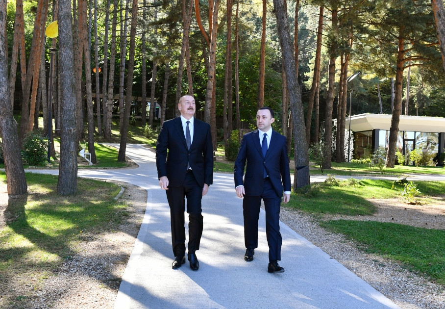 Prezident İlham Əliyev və Baş nazir İrakli Qaribaşvili Tbilisidə Ümummilli Lider Heydər Əliyevin 100 illiyinə həsr edilmiş fotosərgi ilə tanış olublar <font color='red'> - YENİLƏNİB</font><font color=red> - FOTOLAR</font>
