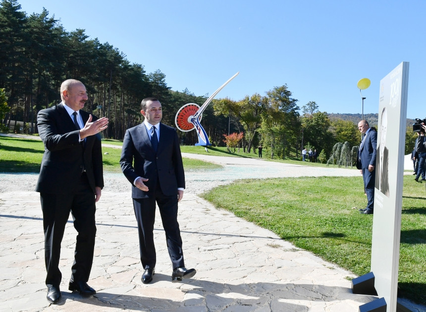 Prezident İlham Əliyev və Baş nazir İrakli Qaribaşvili Tbilisidə Ümummilli Lider Heydər Əliyevin 100 illiyinə həsr edilmiş fotosərgi ilə tanış olublar <font color='red'> - YENİLƏNİB</font><font color=red> - FOTOLAR</font>