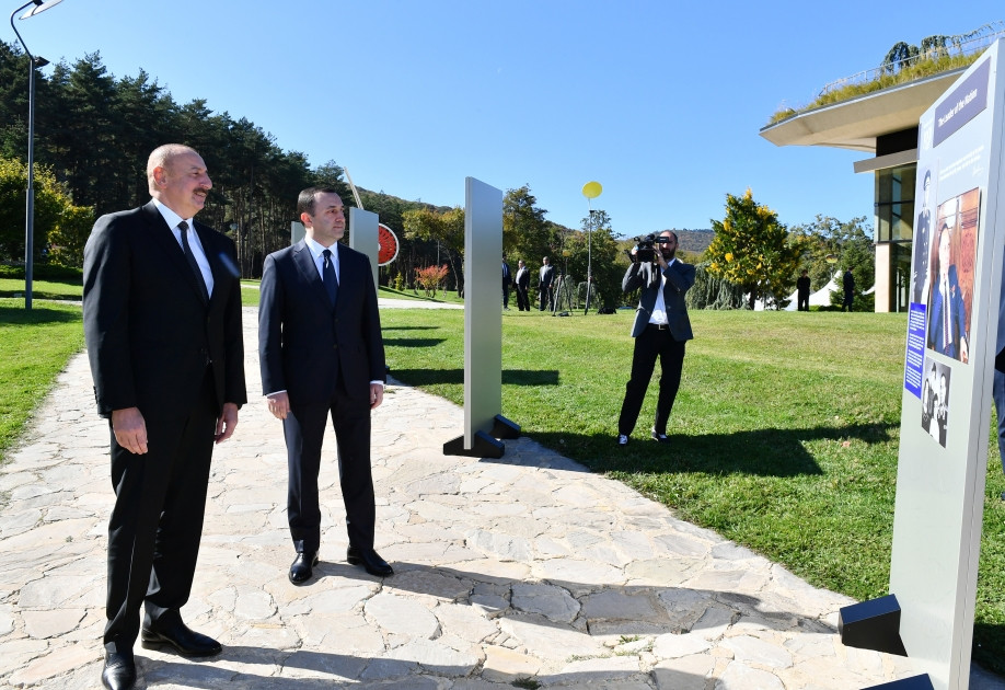 Prezident İlham Əliyev və Baş nazir İrakli Qaribaşvili Tbilisidə Ümummilli Lider Heydər Əliyevin 100 illiyinə həsr edilmiş fotosərgi ilə tanış olublar <font color='red'> - YENİLƏNİB</font><font color=red> - FOTOLAR</font>