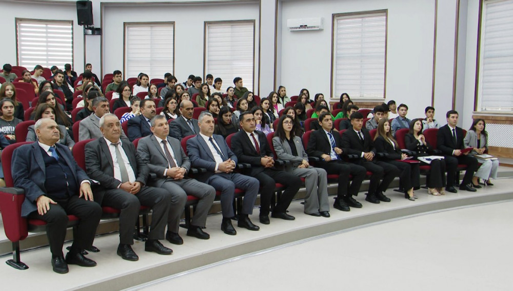Naxçıvan Dövlət Universitetinin Beynəlxalq Məktədində ELSA Naxçıvanın təqdimatı olub<font color=red> - FOTOLAR</font>