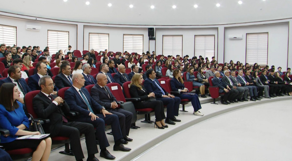 Naxçıvan Dövlət Universitetinin Beynəlxalq Məktədində ELSA Naxçıvanın təqdimatı olub<font color=red> - FOTOLAR</font>