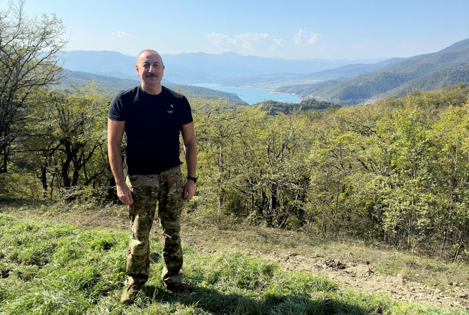 Prezident İlham Əliyev Sərsəng su anbarının ərazisində Azərbaycan Respublikasının Dövlət Bayrağını ucaldıb<font color='red'> - YENİLƏNİB</font><font color=red> - FOTOLAR</font>