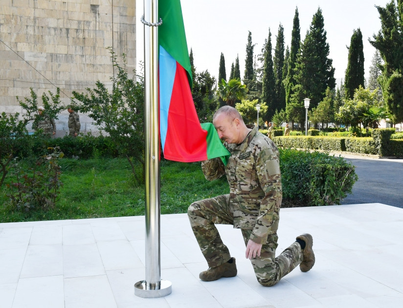 Prezident İlham Əliyev Ağdərə şəhərində Azərbaycan Respublikasının Dövlət Bayrağını ucaldıb<font color='red'> - YENİLƏNİB</font><font color=red> - FOTOLAR</font>