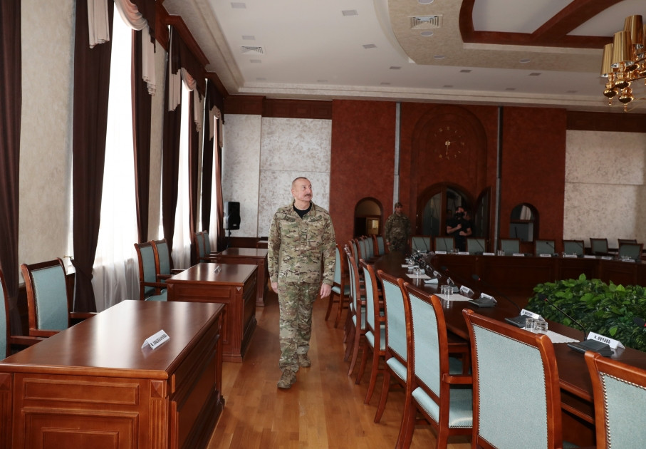 Prezident İlham Əliyev Xankəndi şəhərində Azərbaycan Respublikasının Dövlət Bayrağını ucaldıb və çıxış edib <font color='red'> - YENİLƏNİB</font><font color=red> - FOTOLAR</font>
