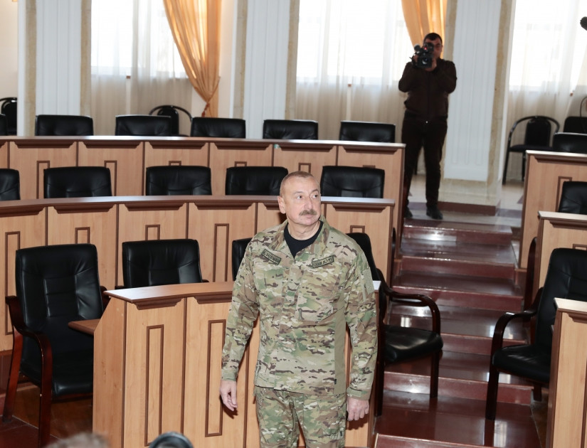 Prezident İlham Əliyev Xankəndi şəhərində Azərbaycan Respublikasının Dövlət Bayrağını ucaldıb və çıxış edib <font color='red'> - YENİLƏNİB</font><font color=red> - FOTOLAR</font>