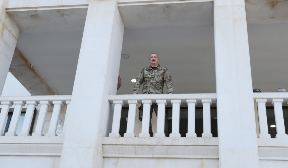 Prezident İlham Əliyev Xankəndi şəhərində Azərbaycan Respublikasının Dövlət Bayrağını ucaldıb və çıxış edib <font color='red'> - YENİLƏNİB</font><font color=red> - FOTOLAR</font>