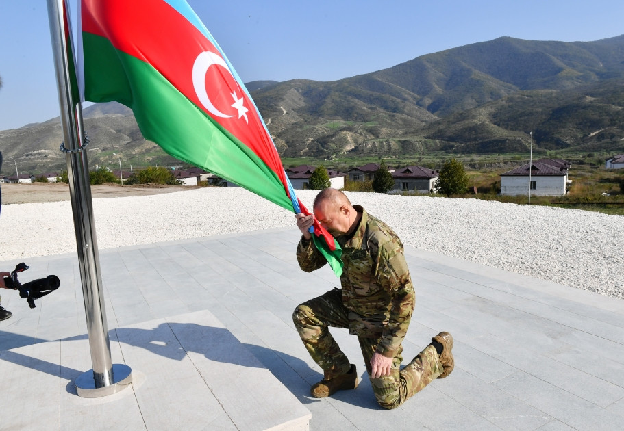Prezident İlham Əliyev Xocalı şəhərində və Əsgəran qəsəbəsində Azərbaycan Respublikasının Dövlət Bayrağını ucaldıb<font color='red'> - YENİLƏNİB</font><font color=red> - FOTOLAR</font>