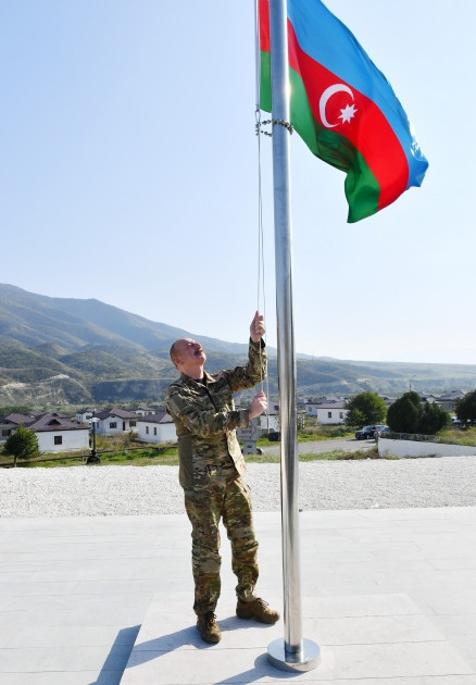 Prezident İlham Əliyev Xocalı şəhərində və Əsgəran qəsəbəsində Azərbaycan Respublikasının Dövlət Bayrağını ucaldıb<font color='red'> - YENİLƏNİB</font><font color=red> - FOTOLAR</font>