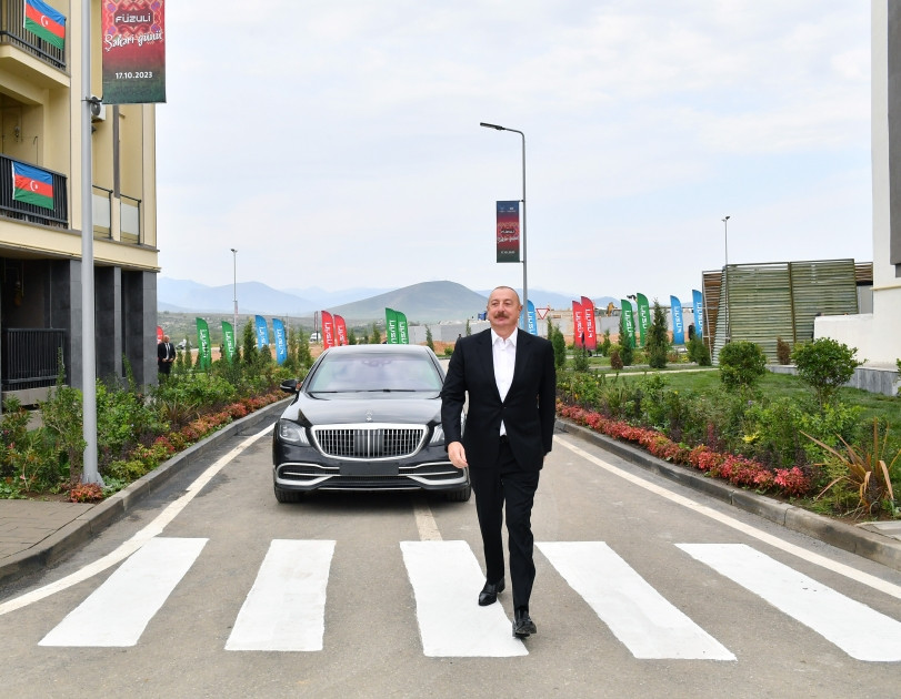 Prezident İlham Əliyev “Füzuli Şəhəri Günü”ndə Füzuli şəhərinə köçmüş sakinlər və rayon ictimaiyyətinin nümayəndələri ilə görüşüb<font color='red'> - YENİLƏNİB</font><font color=red> - FOTOLAR</font>