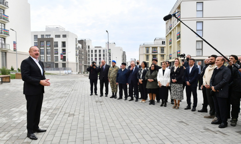 Prezident İlham Əliyev “Füzuli Şəhəri Günü”ndə Füzuli şəhərinə köçmüş sakinlər və rayon ictimaiyyətinin nümayəndələri ilə görüşüb<font color='red'> - YENİLƏNİB</font><font color=red> - FOTOLAR</font>