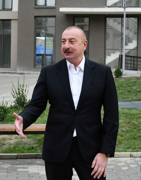 Prezident İlham Əliyev “Füzuli Şəhəri Günü”ndə Füzuli şəhərinə köçmüş sakinlər və rayon ictimaiyyətinin nümayəndələri ilə görüşüb<font color='red'> - YENİLƏNİB</font><font color=red> - FOTOLAR</font>