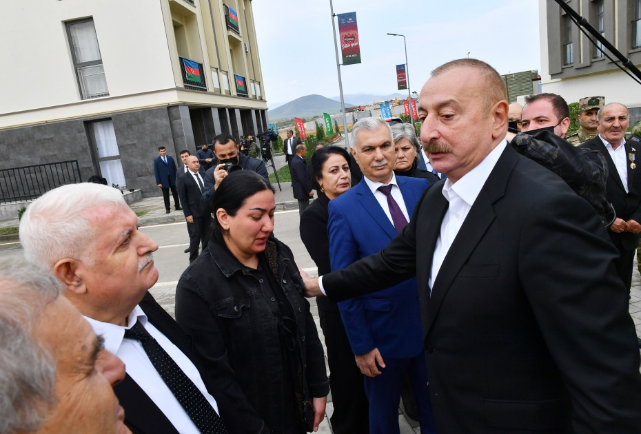 Prezident İlham Əliyev “Füzuli Şəhəri Günü”ndə Füzuli şəhərinə köçmüş sakinlər və rayon ictimaiyyətinin nümayəndələri ilə görüşüb<font color='red'> - YENİLƏNİB</font><font color=red> - FOTOLAR</font>
