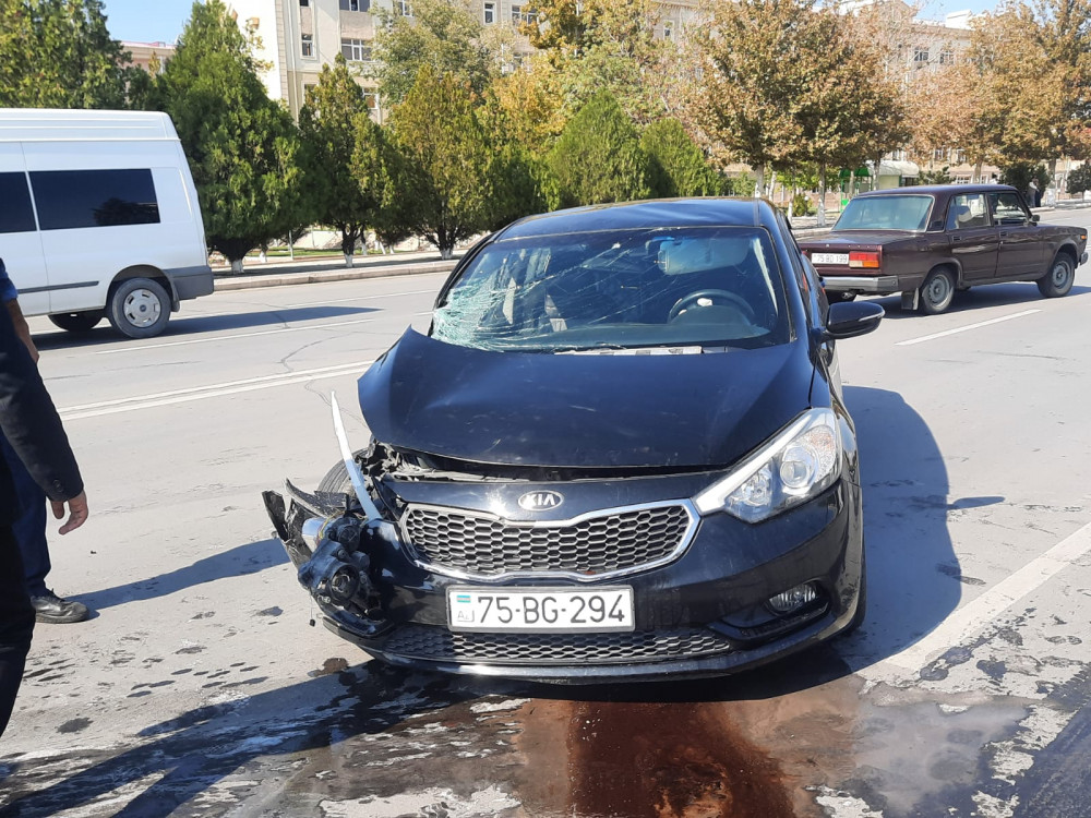 Naxçıvan şəhərində yol-nəqliyyat hadisəsi baş verib<font color=red> - FOTOLAR</font>