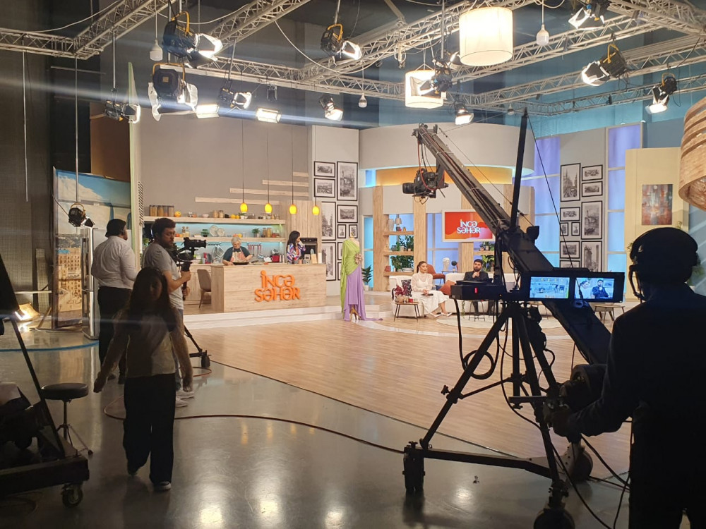 Naxçıvan Televiziyasının texniki istehsalat sahəsinin əməkdaşları təcrübə mübadiləsi üçün Xəzər Media Mərkəzində olub<font color=red> - VİDEO</font>