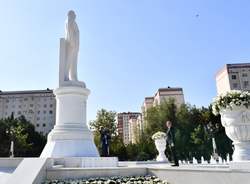 Prezident İlham Əliyev Sumqayıt şəhərində Ulu Öndər Heydər Əliyevin abidəsini ziyarət edib<font color=red> - FOTOLAR</font>
