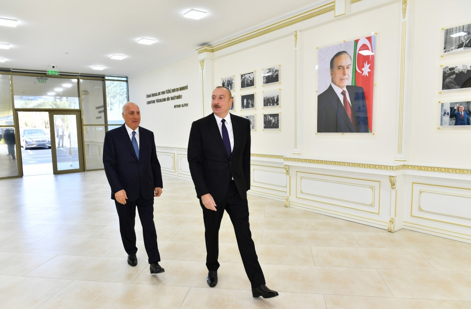 Prezident İlham Əliyev Mehdi Hüseynzadə adına Sumqayıt şəhər stadionunda yaradılan şəraitlə tanış olub<font color=red> - FOTOLAR</font>