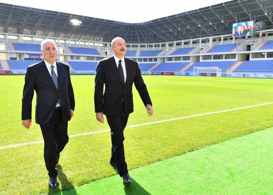 Prezident İlham Əliyev Mehdi Hüseynzadə adına Sumqayıt şəhər stadionunda yaradılan şəraitlə tanış olub<font color=red> - FOTOLAR</font>