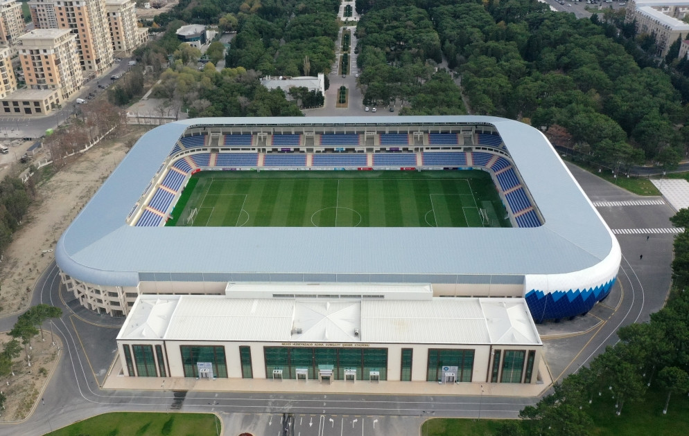 Prezident İlham Əliyev Mehdi Hüseynzadə adına Sumqayıt şəhər stadionunda yaradılan şəraitlə tanış olub<font color=red> - FOTOLAR</font>