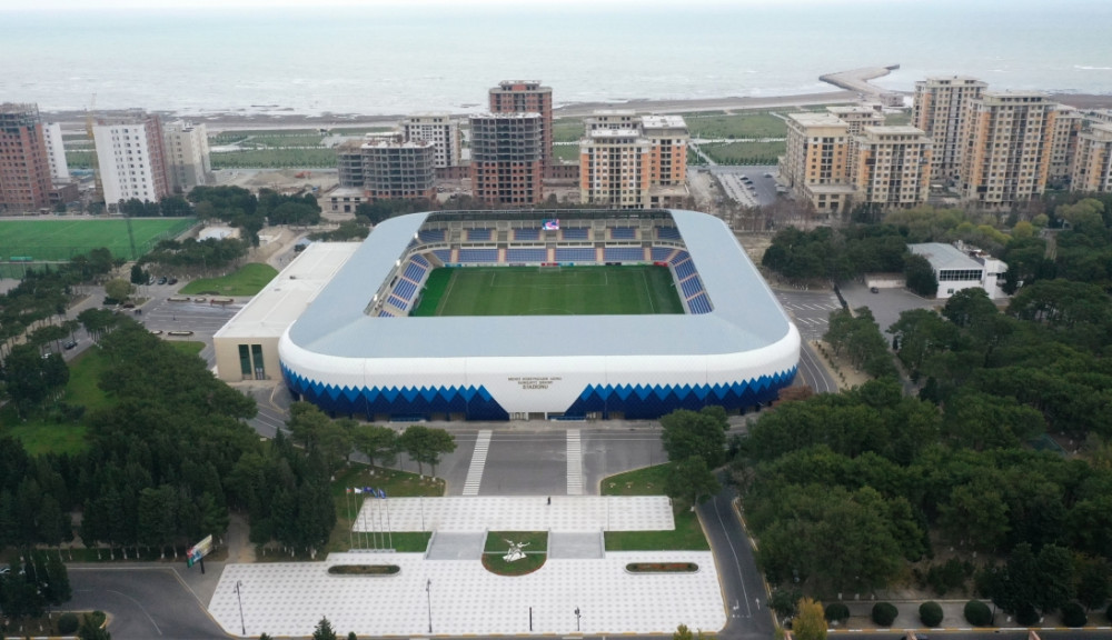 Prezident İlham Əliyev Mehdi Hüseynzadə adına Sumqayıt şəhər stadionunda yaradılan şəraitlə tanış olub<font color=red> - FOTOLAR</font>
