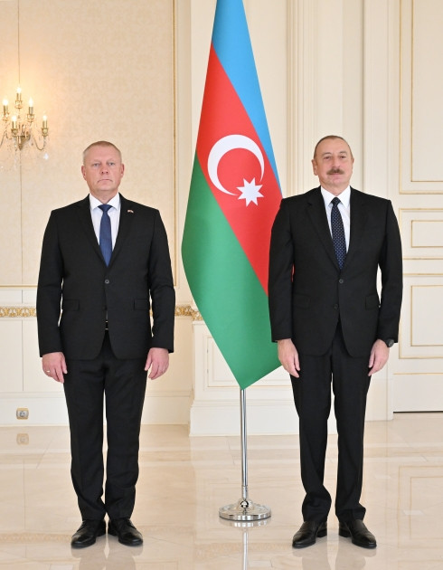 Prezident İlham Əliyev Latviyanın Azərbaycanda yeni təyin olunmuş səfirinin etimadnaməsini qəbul edib<font color='red'> - YENİLƏNƏCƏK</font><font color=red> - FOTOLAR</font>