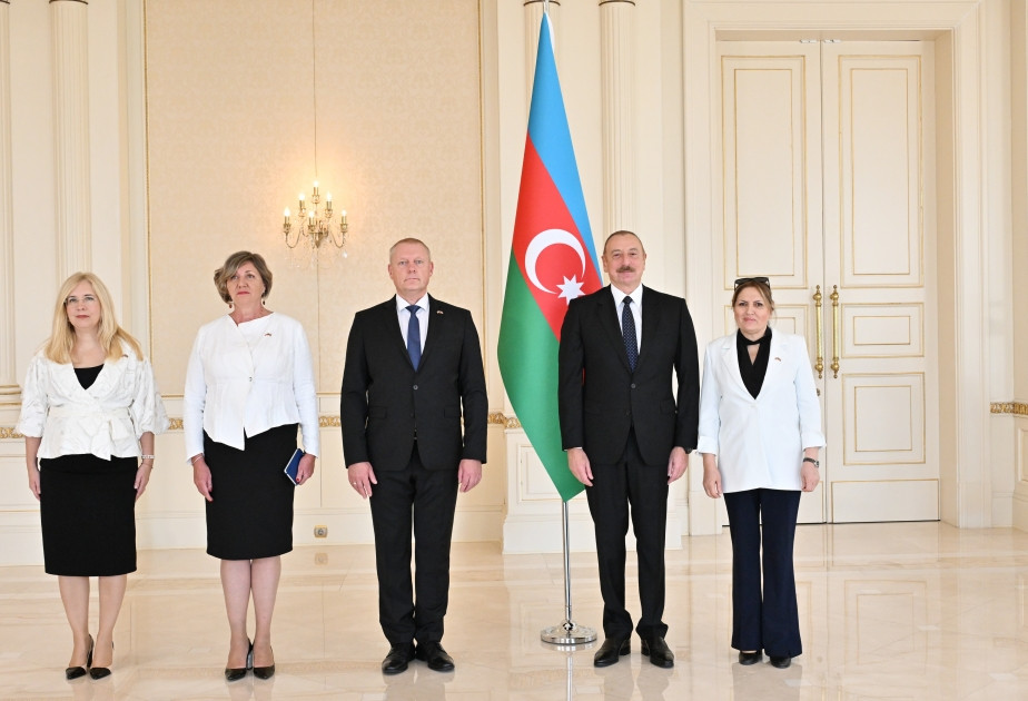Prezident İlham Əliyev Latviyanın Azərbaycanda yeni təyin olunmuş səfirinin etimadnaməsini qəbul edib<font color='red'> - YENİLƏNƏCƏK</font><font color=red> - FOTOLAR</font>