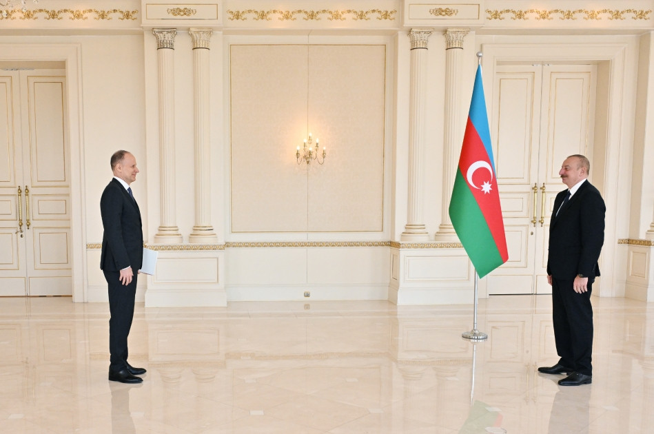 Prezident İlham Əliyev İsveçrənin Azərbaycanda yeni təyin olunmuş səfirinin etimadnaməsini qəbul edib <font color='red'> - YENİLƏNİB</font><font color=red> - FOTOLAR</font>