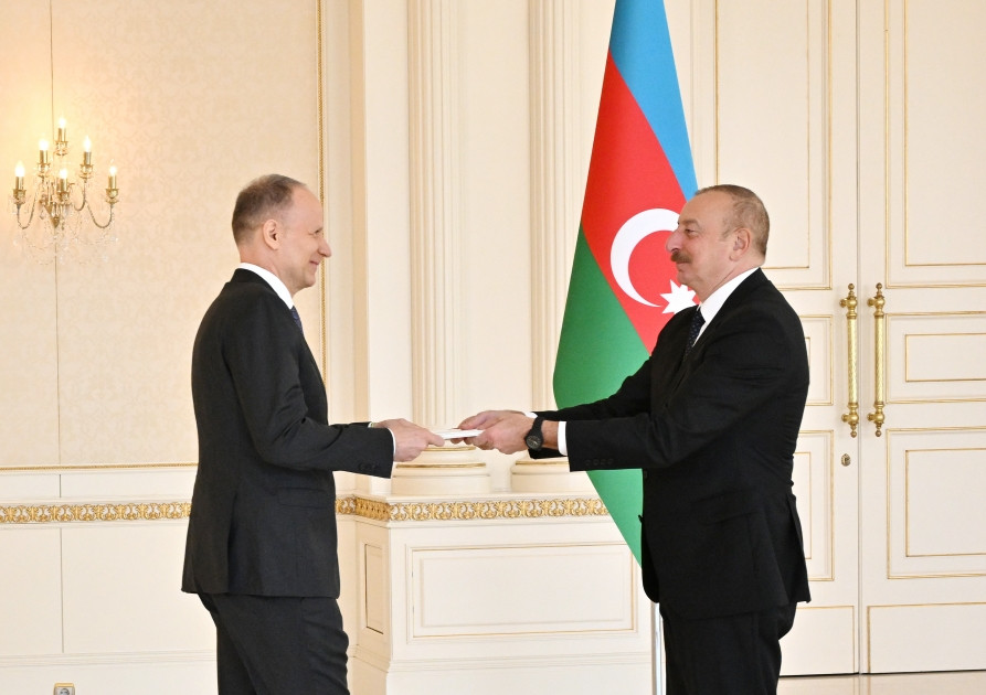 Prezident İlham Əliyev İsveçrənin Azərbaycanda yeni təyin olunmuş səfirinin etimadnaməsini qəbul edib <font color='red'> - YENİLƏNİB</font><font color=red> - FOTOLAR</font>