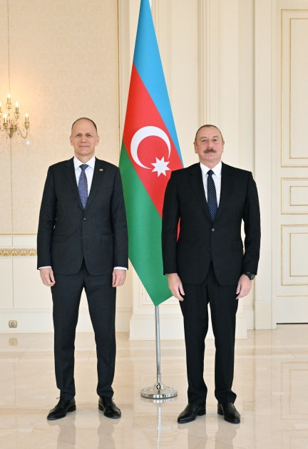 Prezident İlham Əliyev İsveçrənin Azərbaycanda yeni təyin olunmuş səfirinin etimadnaməsini qəbul edib <font color='red'> - YENİLƏNİB</font><font color=red> - FOTOLAR</font>