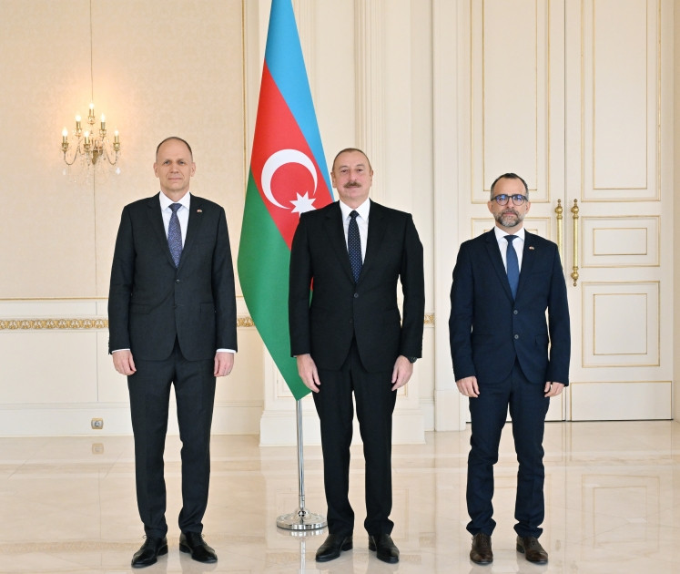 Prezident İlham Əliyev İsveçrənin Azərbaycanda yeni təyin olunmuş səfirinin etimadnaməsini qəbul edib <font color='red'> - YENİLƏNİB</font><font color=red> - FOTOLAR</font>