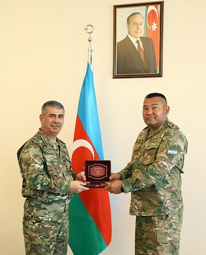 Azərbaycan Türkiyə, Tacikistan, Qazaxıstan və Özbəkistan müdafiə nazirlərini təltif edib<font color=red> - FOTOLAR</font>