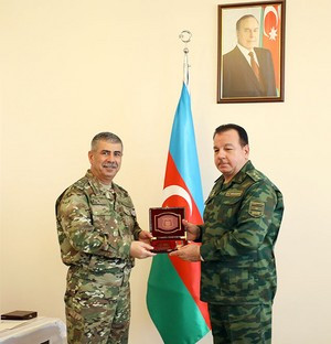 Azərbaycan Türkiyə, Tacikistan, Qazaxıstan və Özbəkistan müdafiə nazirlərini təltif edib<font color=red> - FOTOLAR</font>