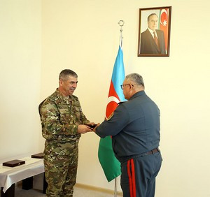 Azərbaycan Türkiyə, Tacikistan, Qazaxıstan və Özbəkistan müdafiə nazirlərini təltif edib<font color=red> - FOTOLAR</font>