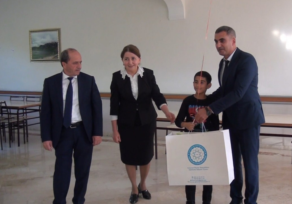 Ordubad şəhər tam orta internat məktəbinin şagirdlərinə hədiyyələr təqdim olunub<font color=red> - FOTOLAR</font>