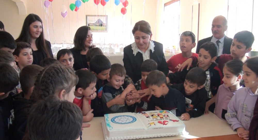 Ordubad şəhər tam orta internat məktəbinin şagirdlərinə hədiyyələr təqdim olunub<font color=red> - FOTOLAR</font>