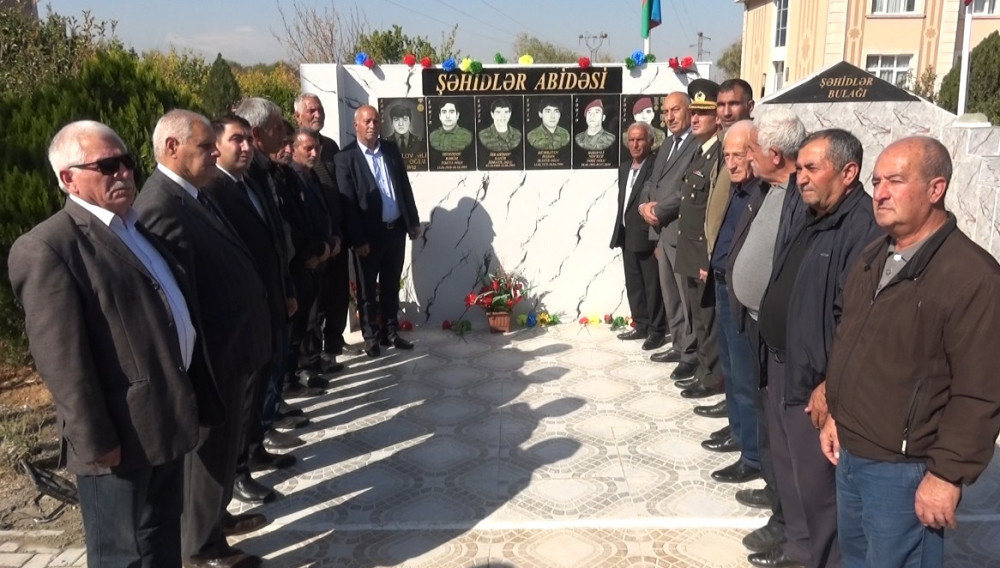 Şərurda Vətən müharibəsi şəhidlərinin xatirələrini əbədiləşdirmək məqsədilə inşa olunmuş  bulaq-abidənin açılışı olub<font color=red> - FOTOLAR</font>