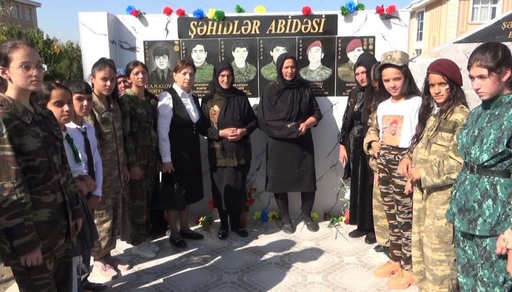 Şərurda Vətən müharibəsi şəhidlərinin xatirələrini əbədiləşdirmək məqsədilə inşa olunmuş  bulaq-abidənin açılışı olub<font color=red> - FOTOLAR</font>