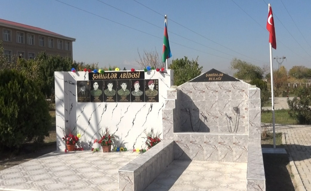 Şərurda Vətən müharibəsi şəhidlərinin xatirələrini əbədiləşdirmək məqsədilə inşa olunmuş  bulaq-abidənin açılışı olub<font color=red> - FOTOLAR</font>