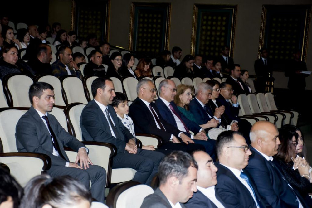 Heydər  Əliyev  Sarayında Xalq  Artisti Fidan Hacıyevanın solo konserti olub<font color=red> - FOTOLAR</font>