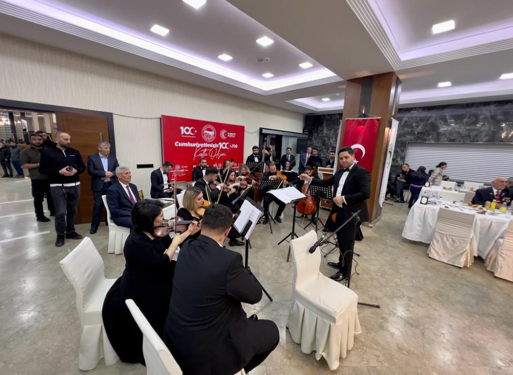 Naxçıvan Dövlət Filarmoniyası Qars şəhərində konsert verib<font color=red> - FOTOLAR</font>