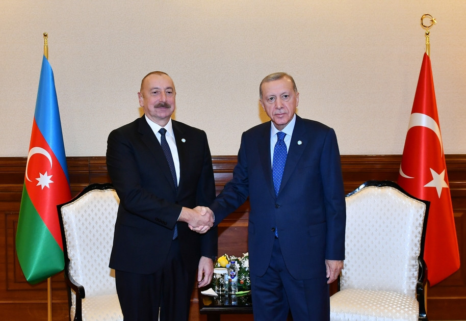 Astanada Azərbaycan Prezidenti İlham Əliyevin Türkiyə Prezidenti Rəcəb Tayyib Ərdoğan ilə görüşü olub<font color='red'> - YENİLƏNİB</font><font color=red> - FOTOLAR</font>