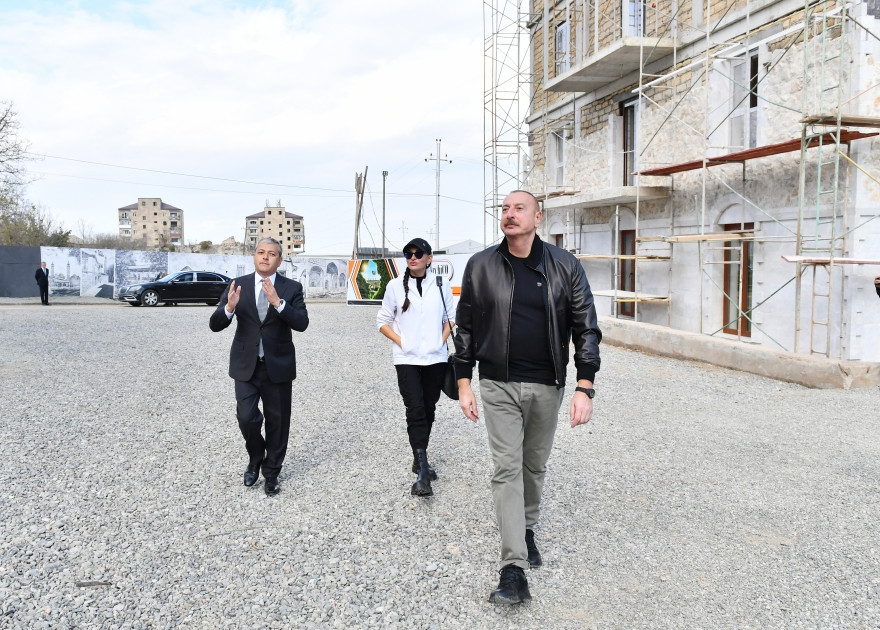Azərbaycan Prezidenti İlham Əliyev və birinci xanım Mehriban Əliyeva Şuşaya səfər ediblər<font color='red'> - YENİLƏNİB</font><font color=red> - FOTOLAR</font>