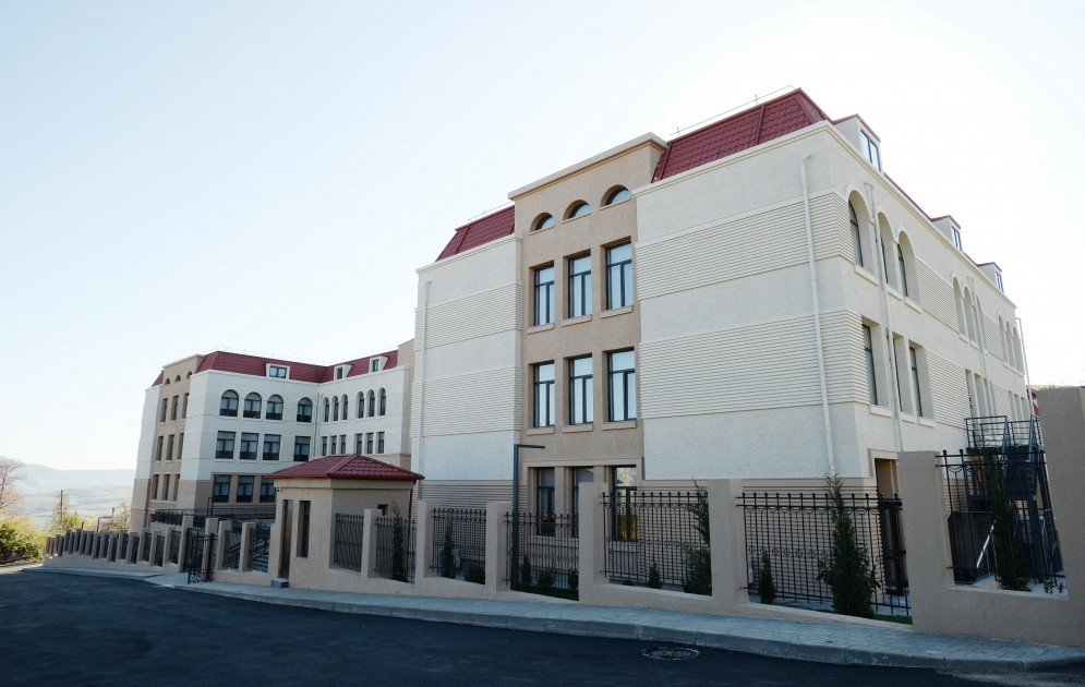 Şuşa şəhəri 1 nömrəli tam orta məktəbin açılışı olub<font color='red'> - YENİLƏNİB</font><font color=red> - FOTOLAR</font>