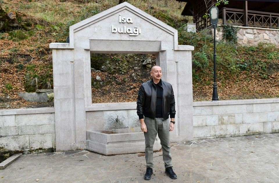 Prezident İlham Əliyev və birinci xanım Mehriban Əliyeva Şuşada İsa bulağında olublar<font color='red'> - YENİLƏNİB</font><font color=red> - FOTOLAR</font>