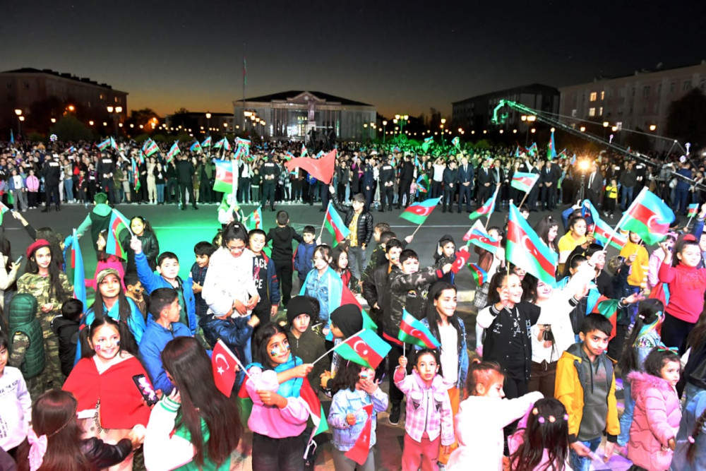 Naxçıvanda Zəfər Günü böyük coşqu ilə qeyd edilib<font color=red> - FOTOLAR</font>