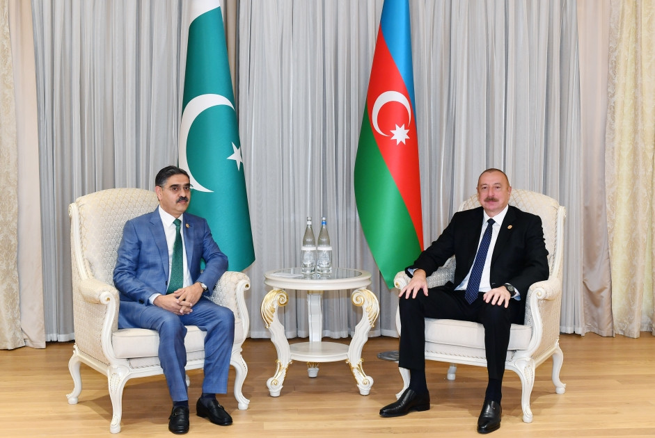 Azərbaycan Prezidenti İlham Əliyevin Daşkənddə Pakistanın Keçid Hökumətinin Baş naziri ilə görüşü olub<font color='red'> - YENİLƏNİB</font><font color=red> - FOTOLAR</font>
