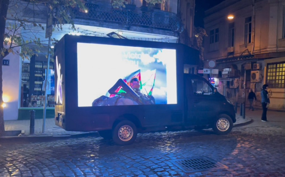 Azərbaycan səfirliyi Tbilisidə Zəfər Günü münasibətilə məlumatlandırma aksiyası keçirib <font color=red> - FOTOLAR</font>