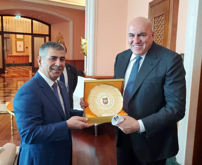 Müdafiə naziri italiyalı həmkarı ilə görüşüb<font color=red> - FOTOLAR</font>