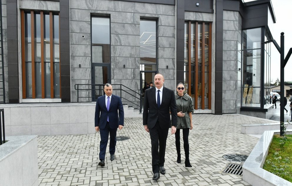 Prezident İlham Əliyev və Mehriban Əliyeva İsmayıllıda “DOST EVİ”nin açılışında iştirak ediblər <font color='red'> - YENİLƏNİB</font><font color=red> - FOTOLAR</font>